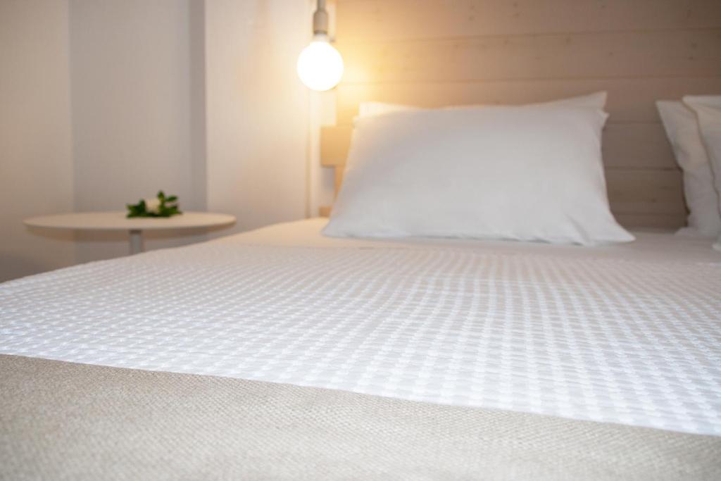 Un ou plusieurs lits dans un hébergement de l'établissement Paris Studios & Apartment