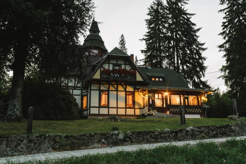 The building where the bed & breakfast is located