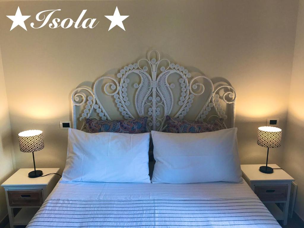 Postel nebo postele na pokoji v ubytování La Terra dei Mari Room & Relax