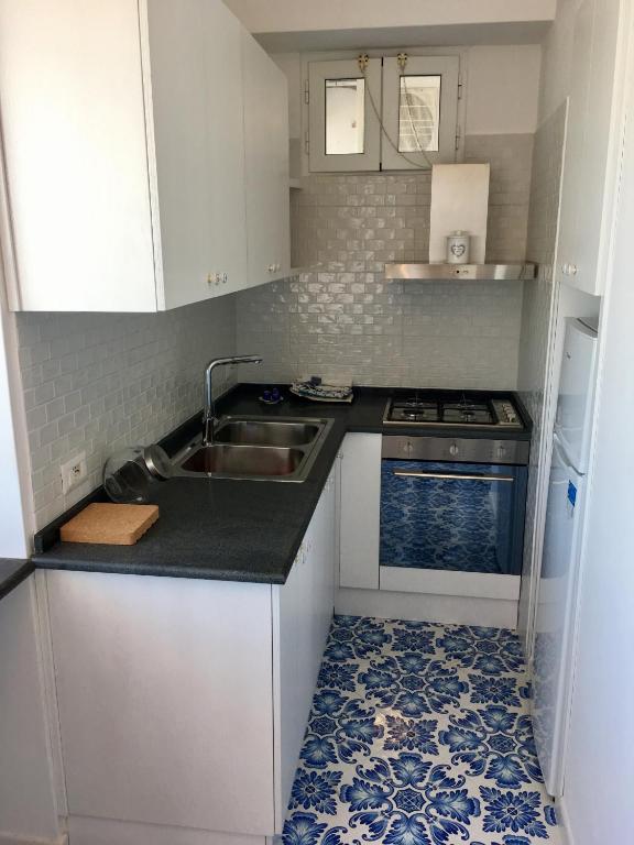 Kuchyň nebo kuchyňský kout v ubytování il Porto Capri Casa Vacanza