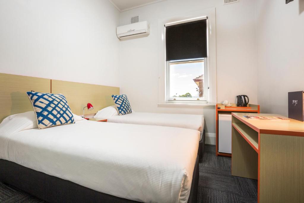 
Economy Twin Room with Shared Bathroom 
