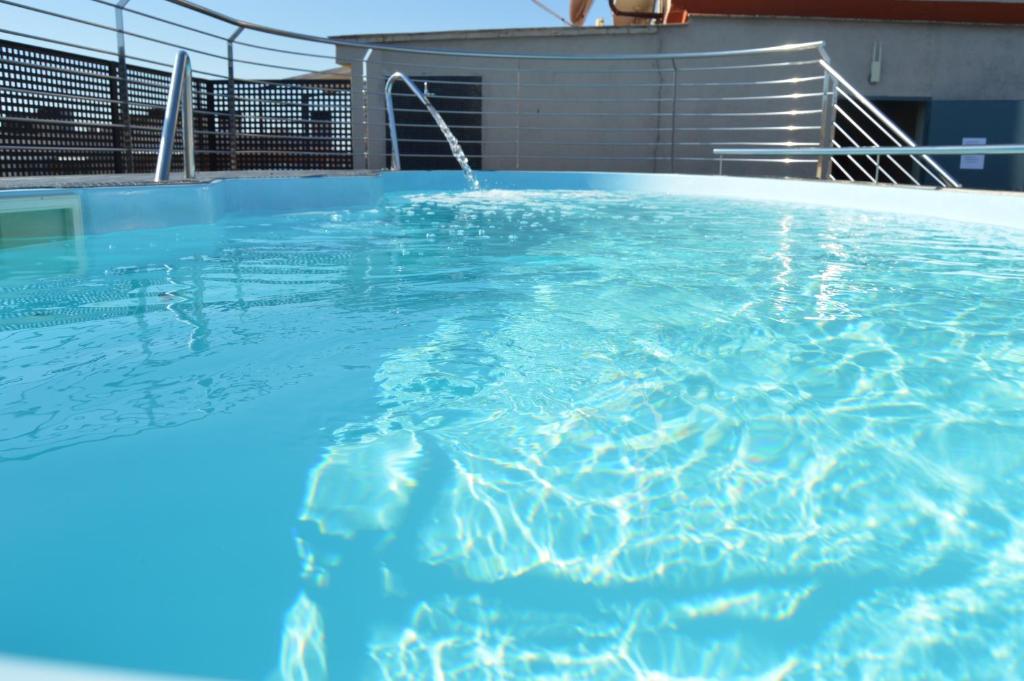 Bazén v ubytování Hotel Ciutadella nebo v jeho okolí