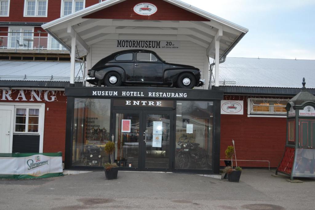 a car is on the top of a building at Hotell Nostalgi in Motala