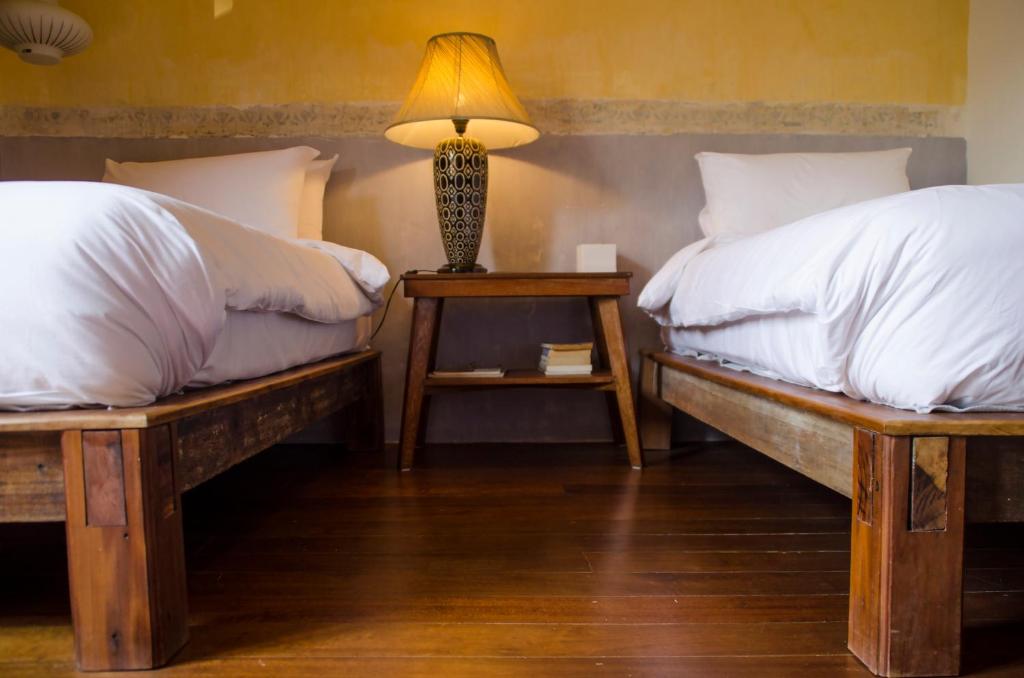 Postel nebo postele na pokoji v ubytování Ren I Tang Heritage Inn
