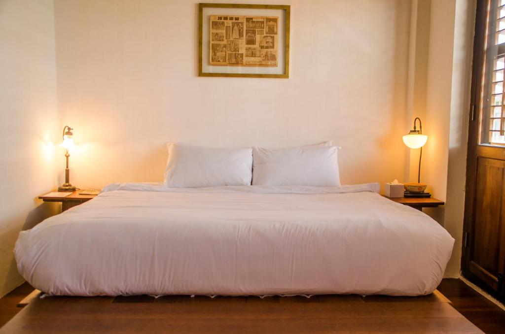 Postel nebo postele na pokoji v ubytování Ren I Tang Heritage Inn