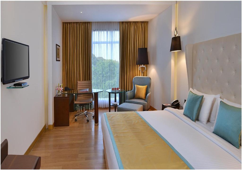 TV a/nebo společenská místnost v ubytování Fortune Park Sishmo, Bhubaneswar - Member ITC Hotels' Group