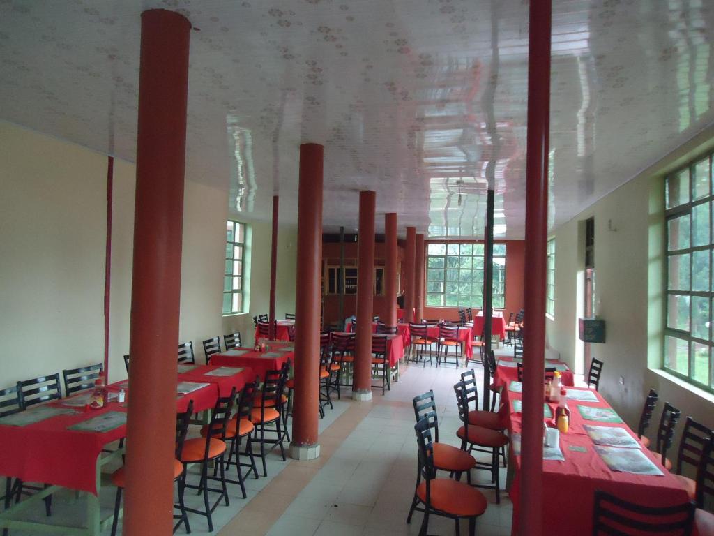Restaurace v ubytování Rhino Tourist Camp