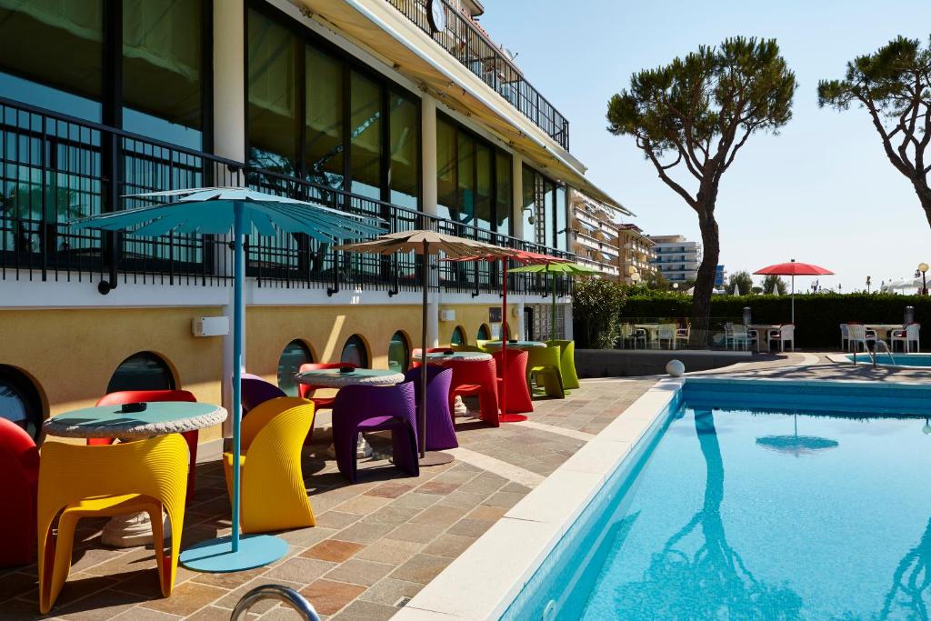 Bazén v ubytování Termini Beach Hotel & Suites nebo v jeho okolí