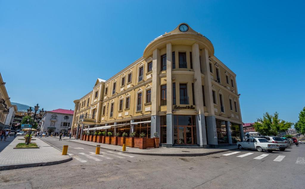 Hotel Lomsia - Housity