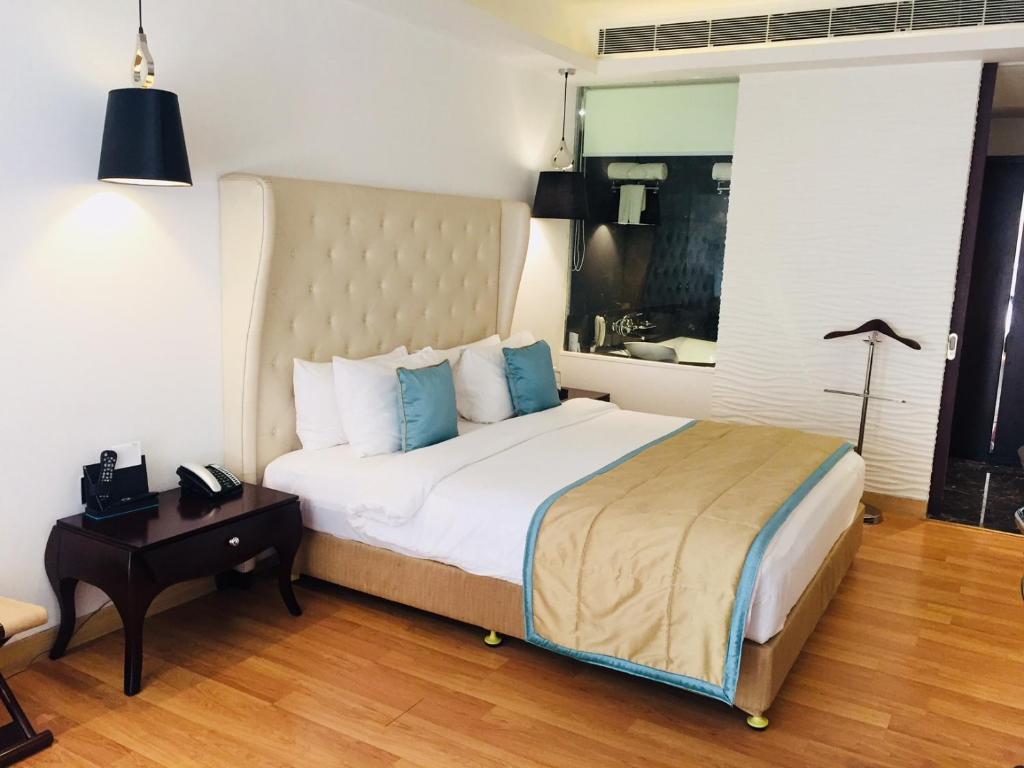 Postel nebo postele na pokoji v ubytování Fortune Park Sishmo, Bhubaneswar - Member ITC Hotels' Group