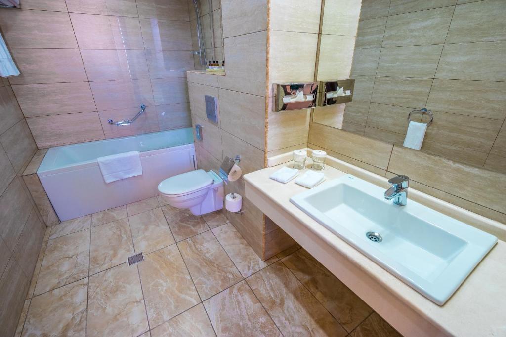 Koupelna v ubytování Hotel Lomsia