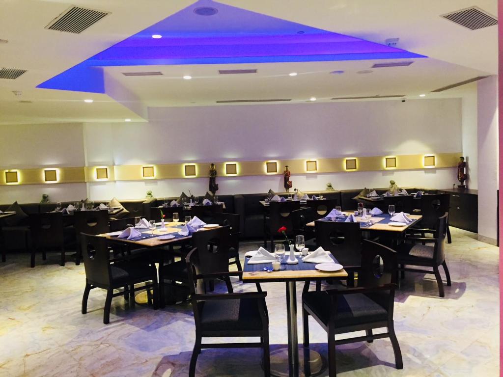 Restaurace v ubytování Fortune Park Sishmo, Bhubaneswar - Member ITC Hotels' Group