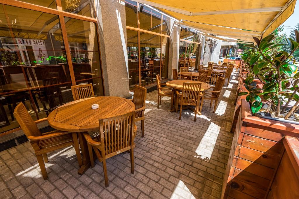 Restaurace v ubytování Hotel Lomsia