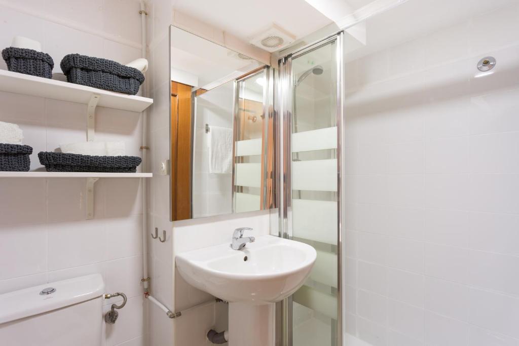 Kúpeľňa v ubytovaní Apartamentos Diaber Gerona 22