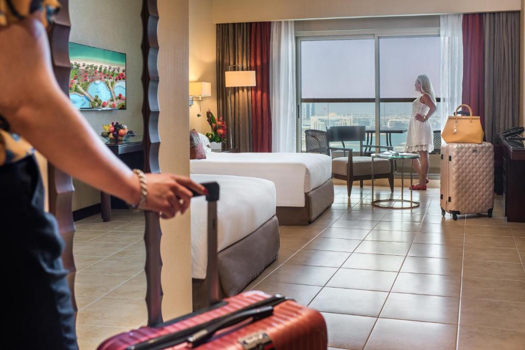 Postel nebo postele na pokoji v ubytování Khalidiya Palace Rayhaan by Rotana, Abu Dhabi