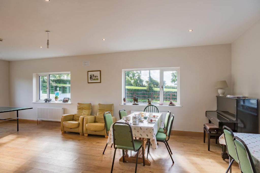 TV a/nebo společenská místnost v ubytování Ballindrum Farm B&B