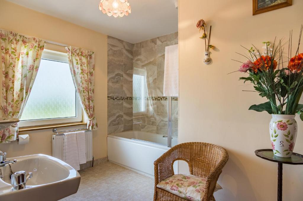 Koupelna v ubytování Ballindrum Farm B&B