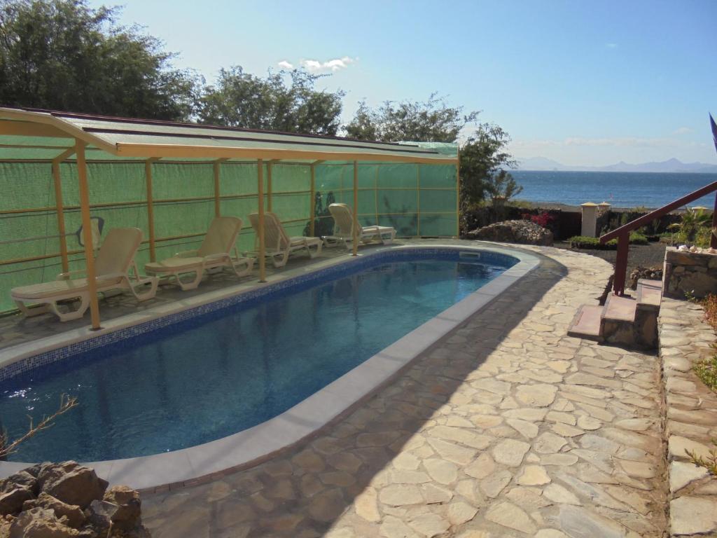 Bazén v ubytování Coin de Paradis,Pavillon Doucimar nebo v jeho okolí
