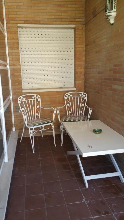 Zdjęcie z galerii obiektu Apartamento Eduardo Dato w Sewilli