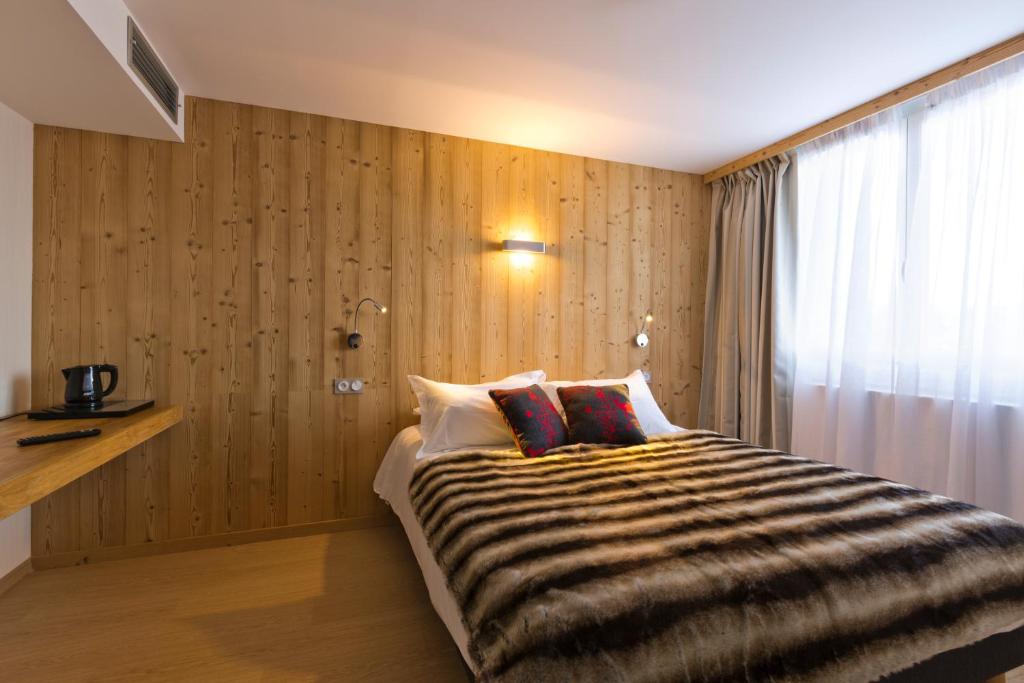 Postel nebo postele na pokoji v ubytování Hôtel restaurant Spa de l'Abbaye