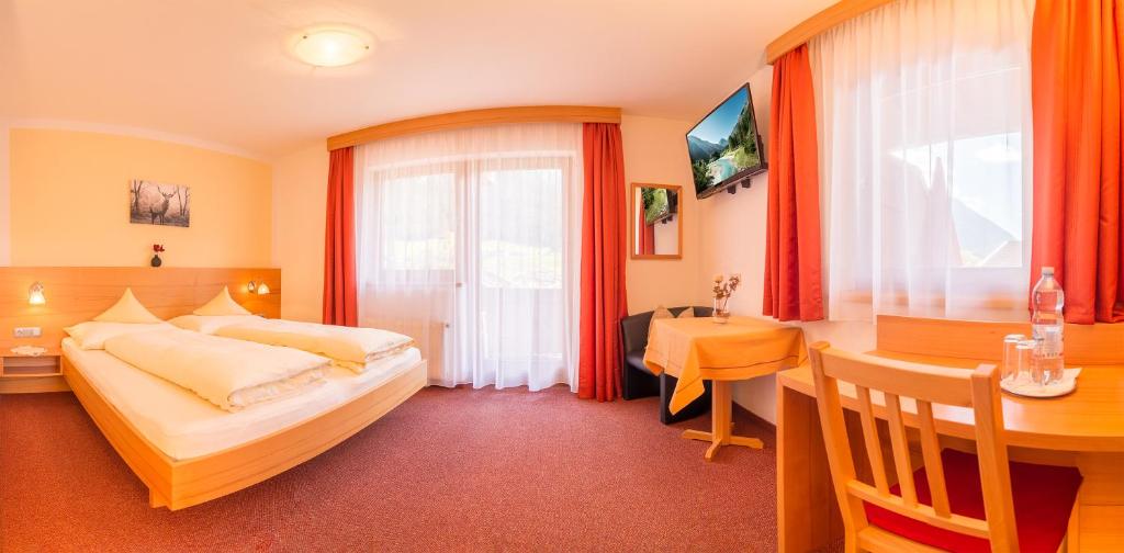 Postel nebo postele na pokoji v ubytování Haus Sonnenseit'n