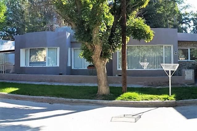 a house with a basketball hoop in front of it at La casa de Silvia in Puerto Madryn