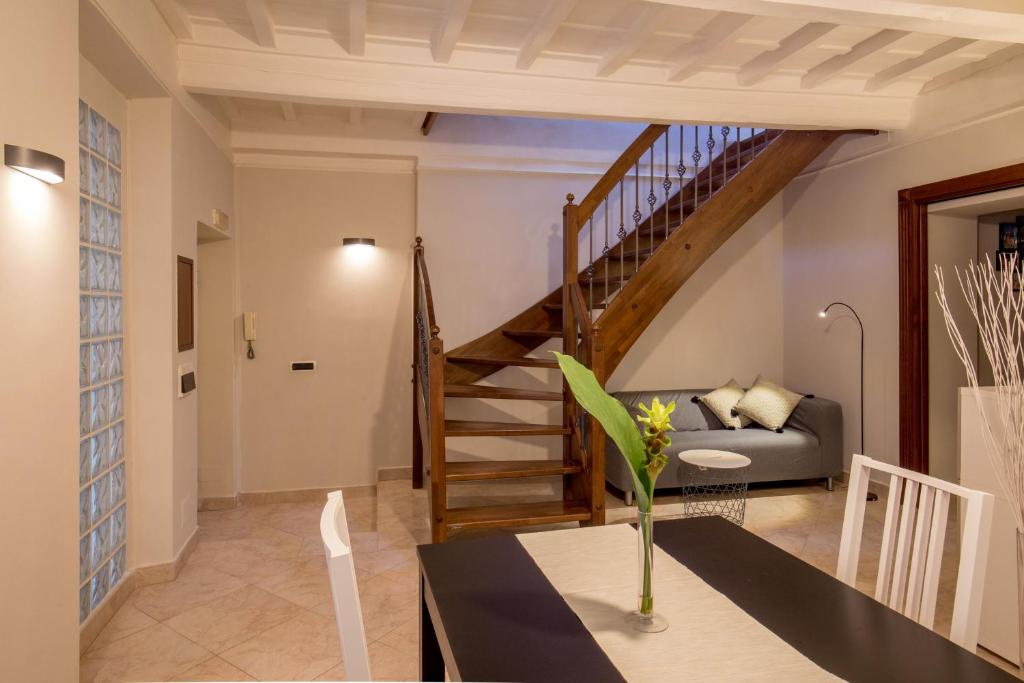 A seating area at Mario's apartament in the Spanish Steps