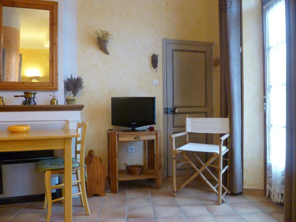 Maison A Louer A L Annee Greoux Les Bains Studio dans maison de village, Gréoux-les-Bains – Tarifs 2023