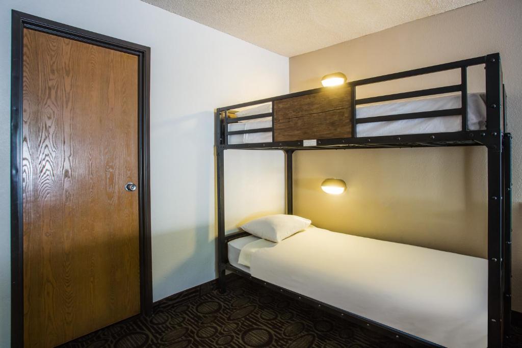 Super 8 by Wyndham Flagstaff photo