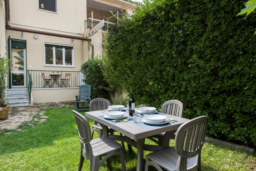 Vonkajšia záhrada v ubytovaní Sotto la Torre