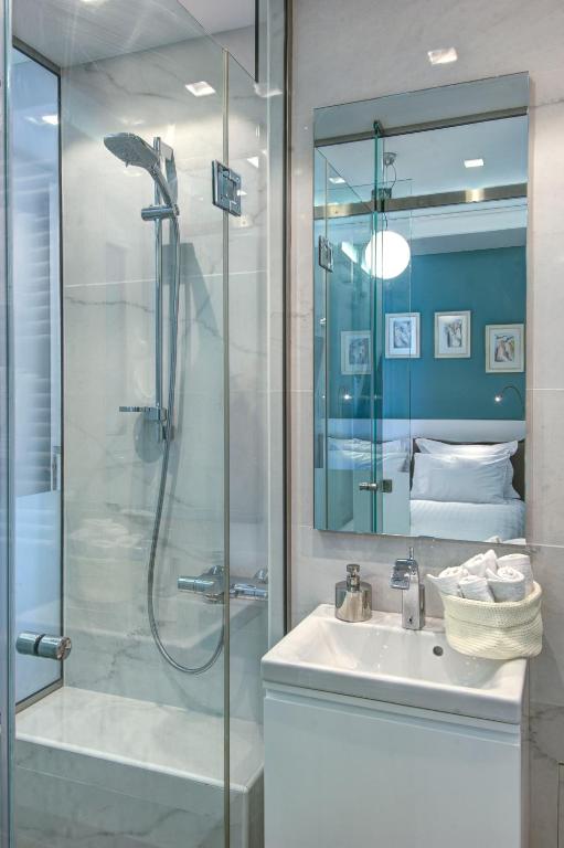 Kúpeľňa v ubytovaní Frixos Acropolis Luxury Apartment