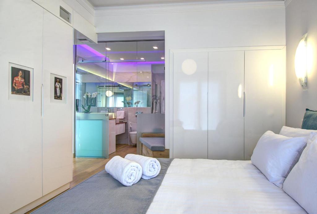 Posteľ alebo postele v izbe v ubytovaní Frixos Acropolis Luxury Apartment