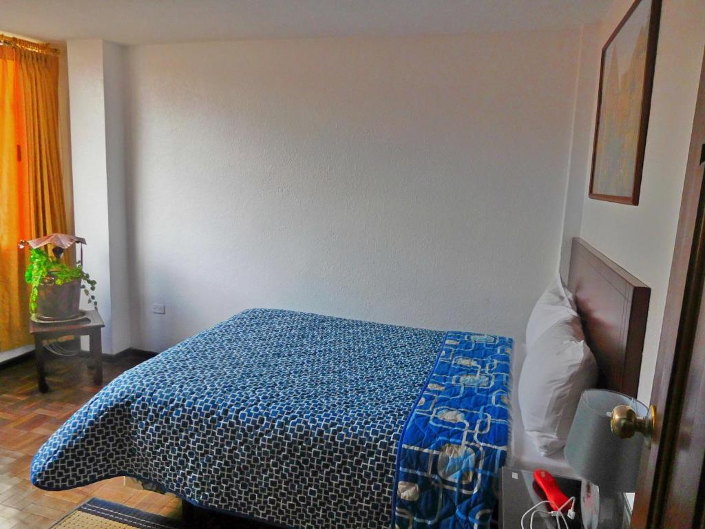 Postel nebo postele na pokoji v ubytování Hostal Alborada Riobamba