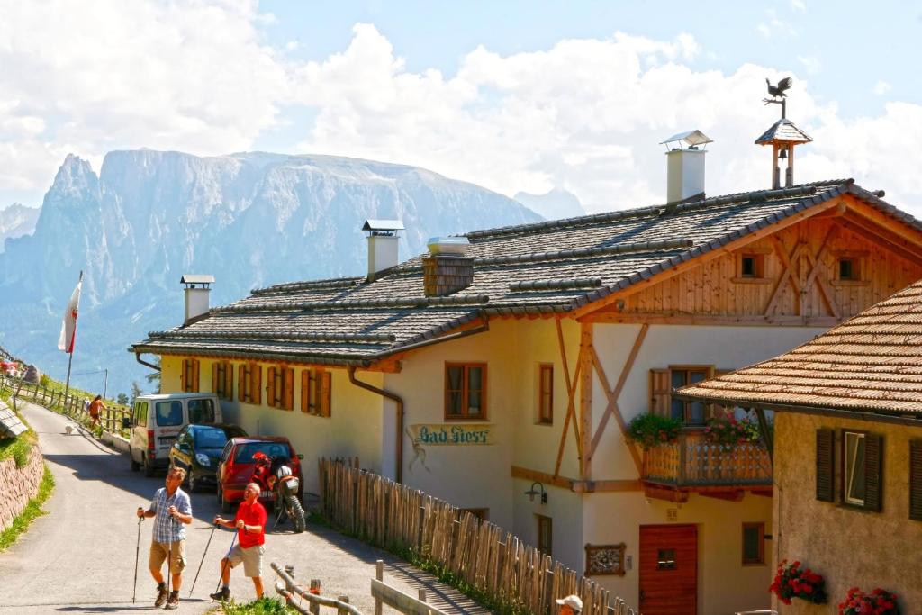 Nespecifikovaný výhled na hory nebo výhled na hory při pohledu z hotelu