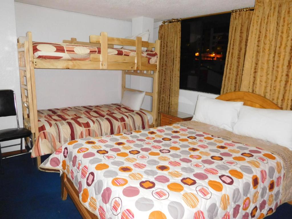 Postel nebo postele na pokoji v ubytování Hostal Alborada Riobamba