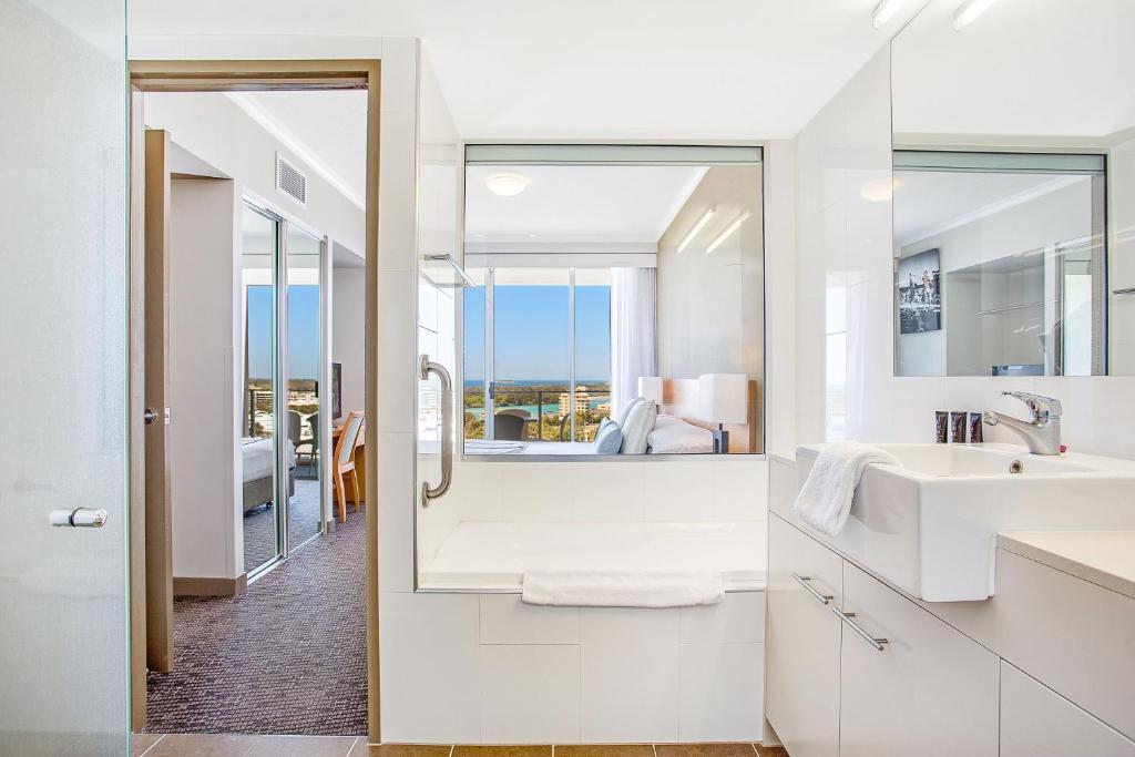 Mantra Twin Towns - Apartamento De Una Habitación - Limpieza Semanal