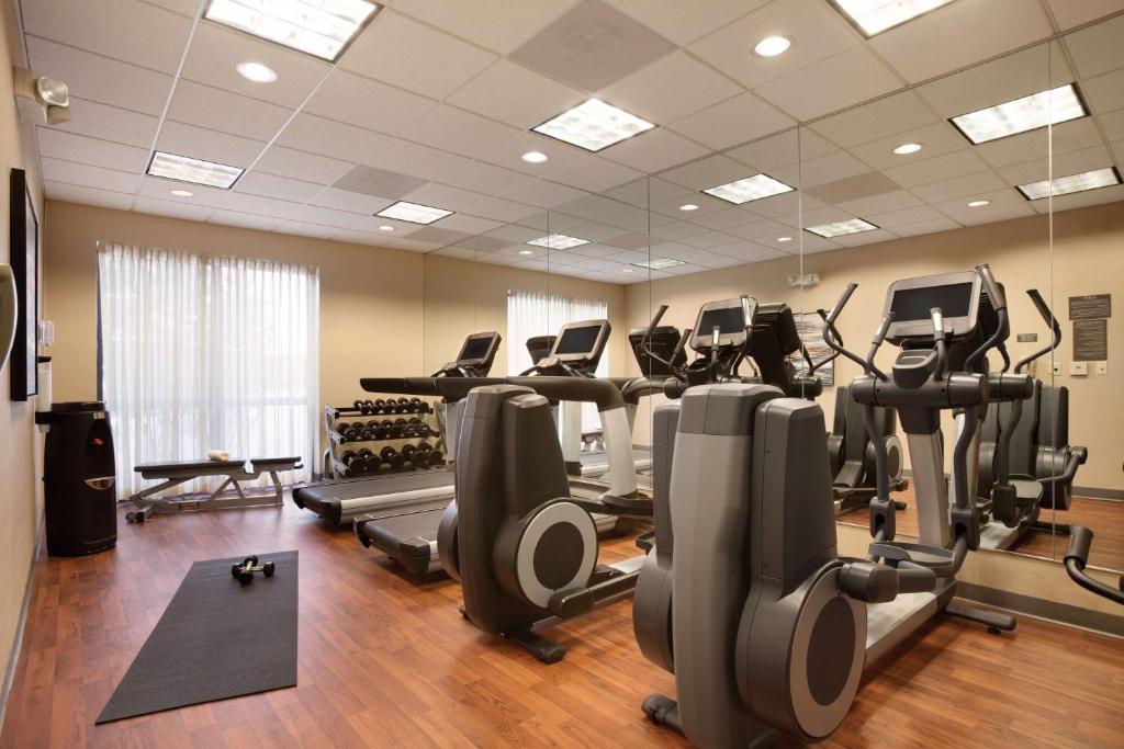 Fitness centrum a/nebo fitness zařízení v ubytování Hyatt Place DFW