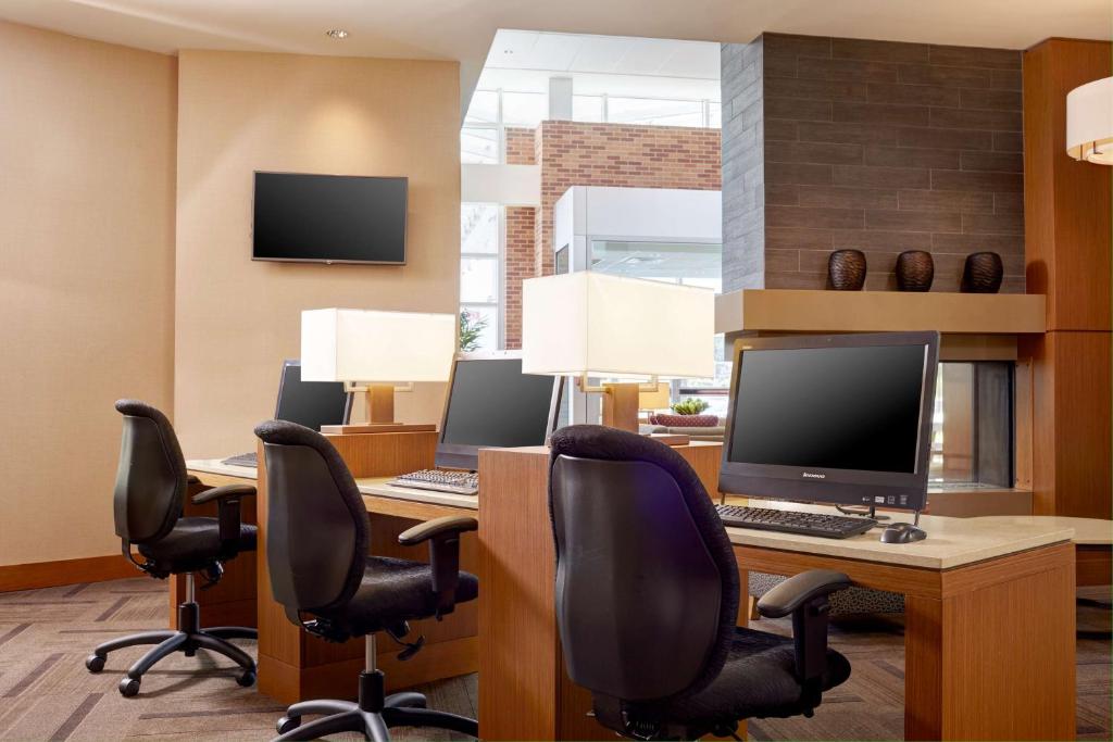 Uma TV ou centro de entretenimento em Hyatt Place New York Yonkers