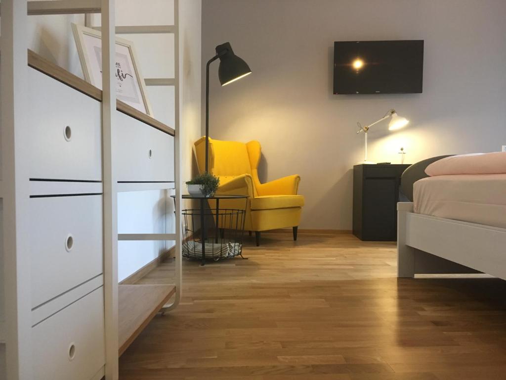 Postel nebo postele na pokoji v ubytování Wein Erlebnis Hotel Maimühle