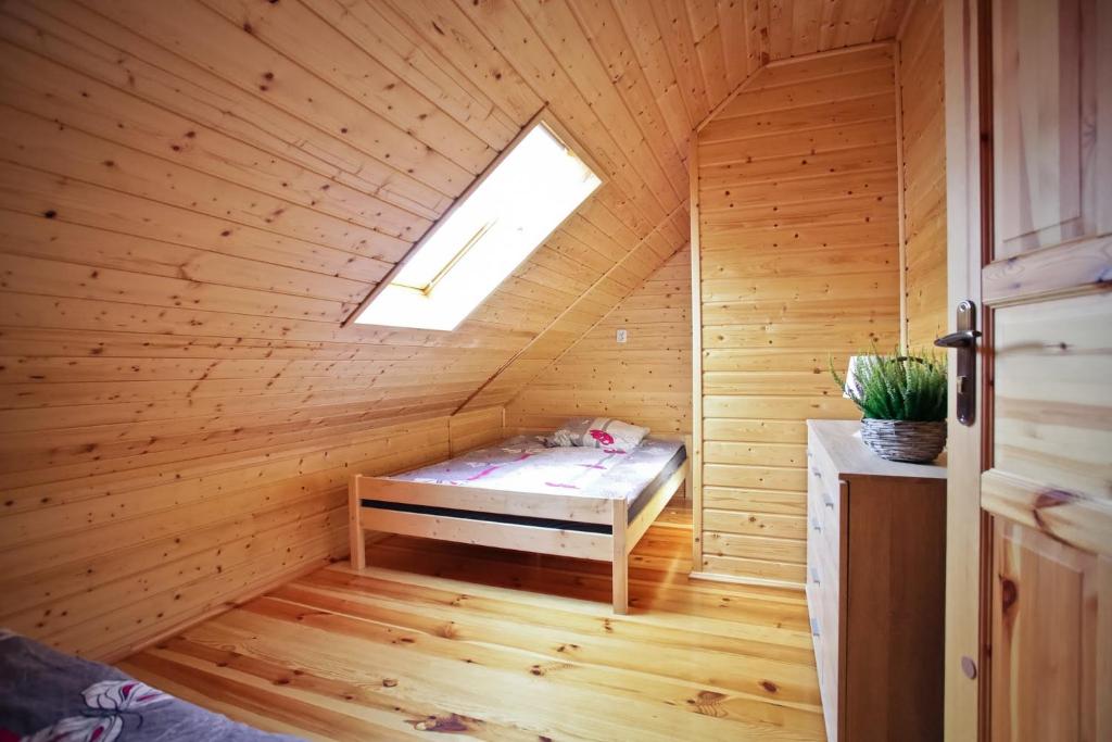Postel nebo postele na pokoji v ubytování Zlote Domki