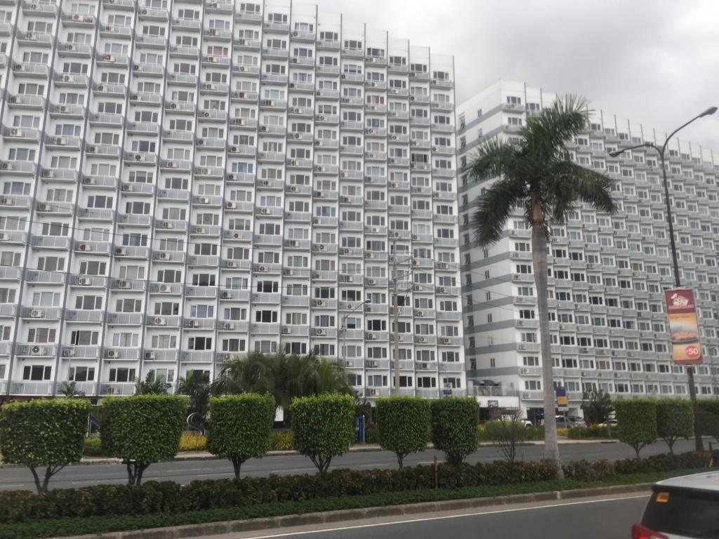 BEST Q CONDO w/ Great View - Apartment With Balcony