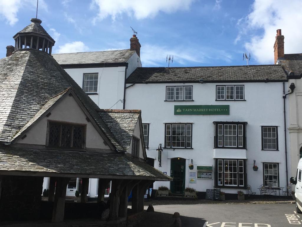 The building where the hotel is located 