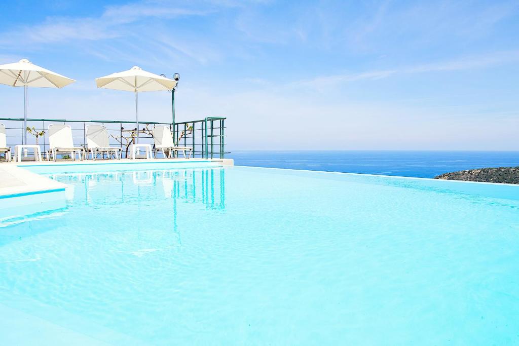 Piscine de l'établissement Villa Chrissi ou située à proximité