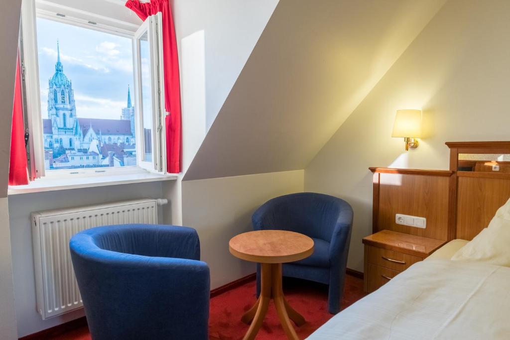 Postel nebo postele na pokoji v ubytování Hotel Bayernland