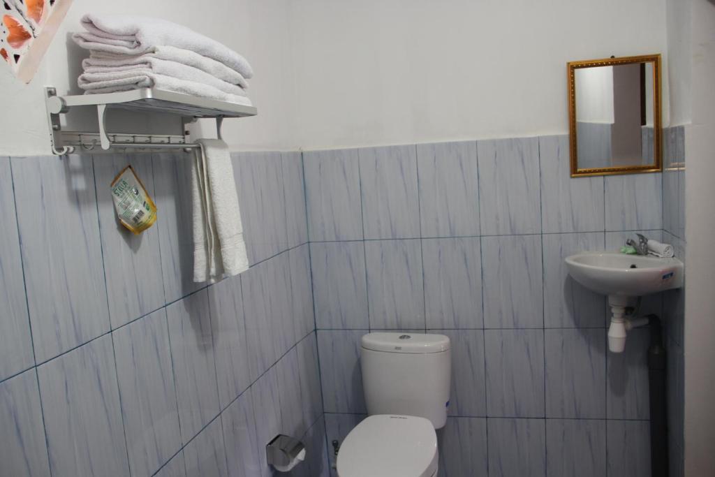 Koupelna v ubytování Adila Warung and Homestay