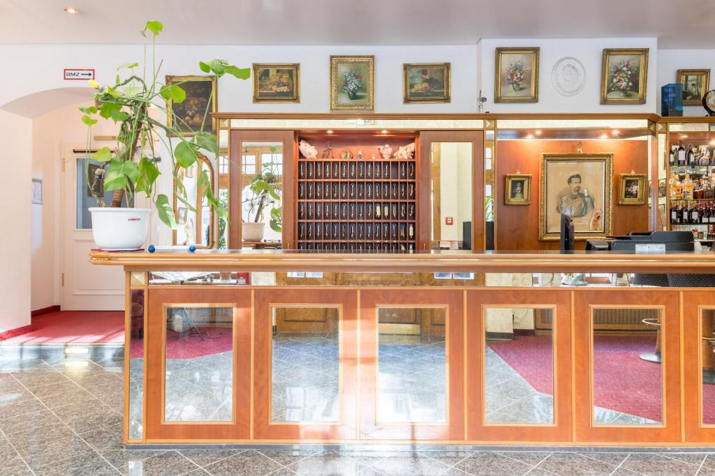 Lounge nebo bar v ubytování Hotel Bayernland