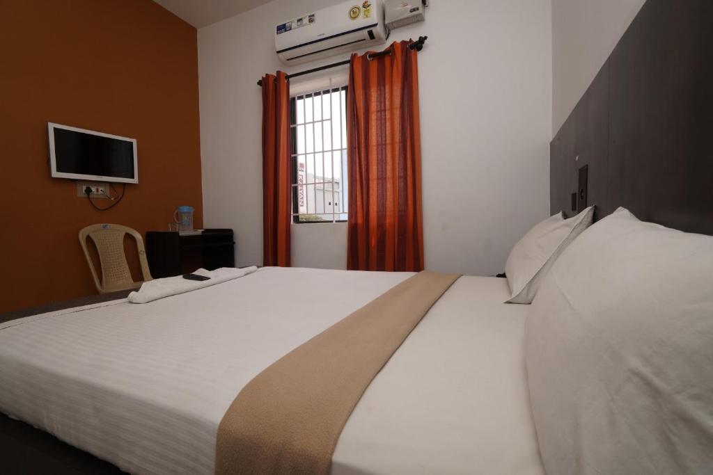 Postel nebo postele na pokoji v ubytování KV Residency