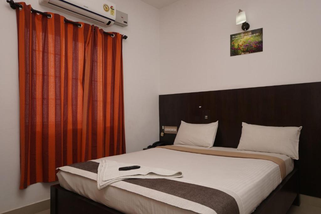 Postel nebo postele na pokoji v ubytování KV Residency