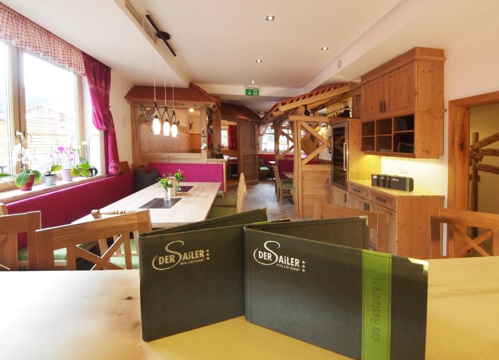 Posezení v ubytování Der Sailer Hotel & Restaurant