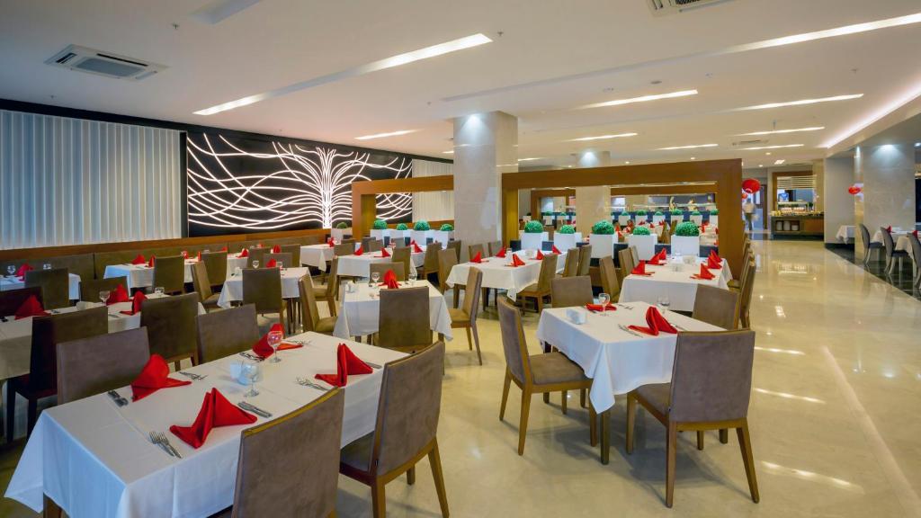 Restaurace v ubytování Side Sunport Hotel - All Inclusive